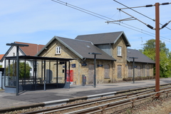 Taulov station, sporside set fra syd-vest. Onsdag 15. maj 2019, Taulov