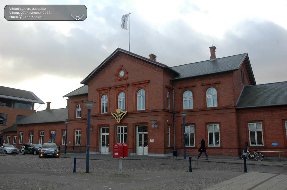 Viborg station, gadeside.