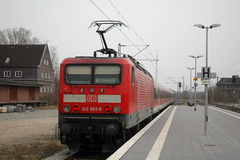 DB 143 863-9 netop ankommet med regionaltog fra Neumünster. Lørdag 16. april 2011, Flensburg Hbf.