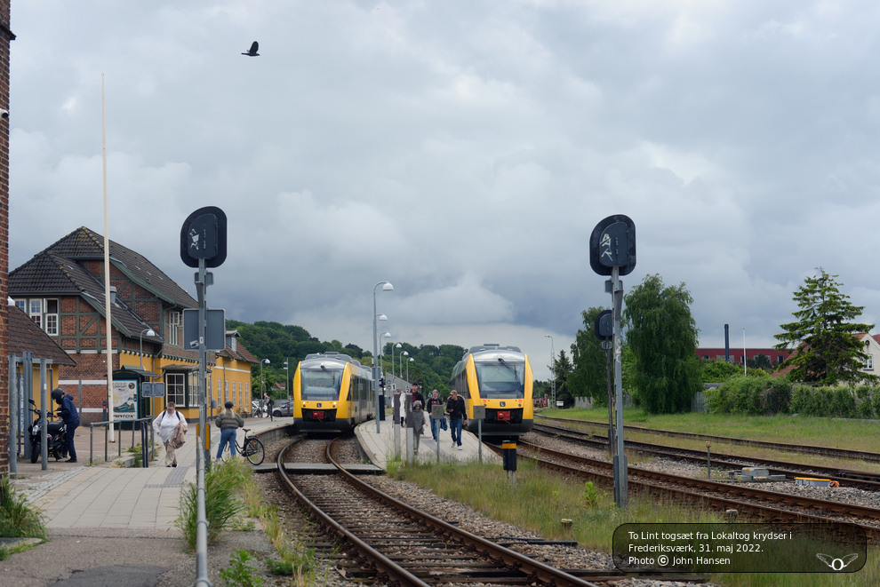 To Lint togsæt fra Lokaltog