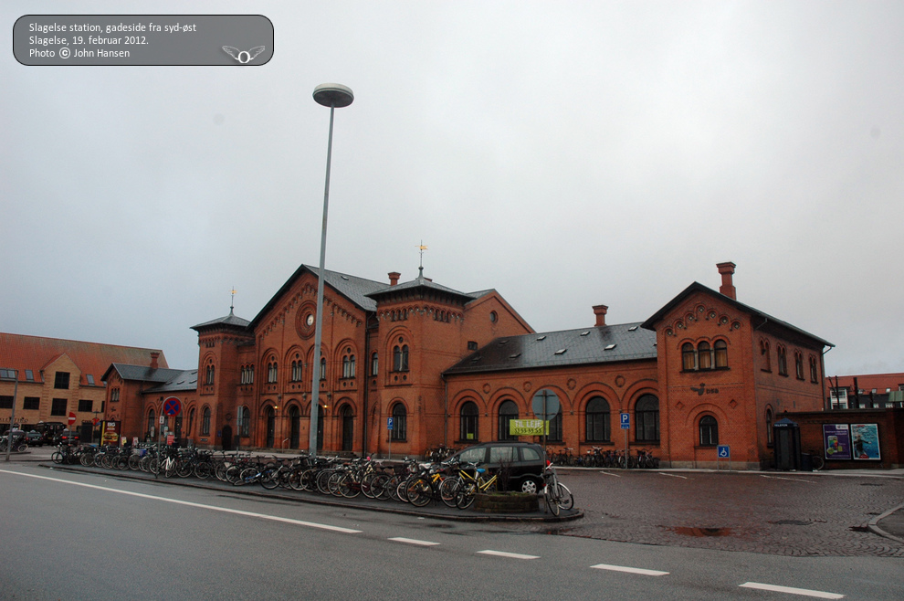 Slagelse station, gadeside fra syd-øst.