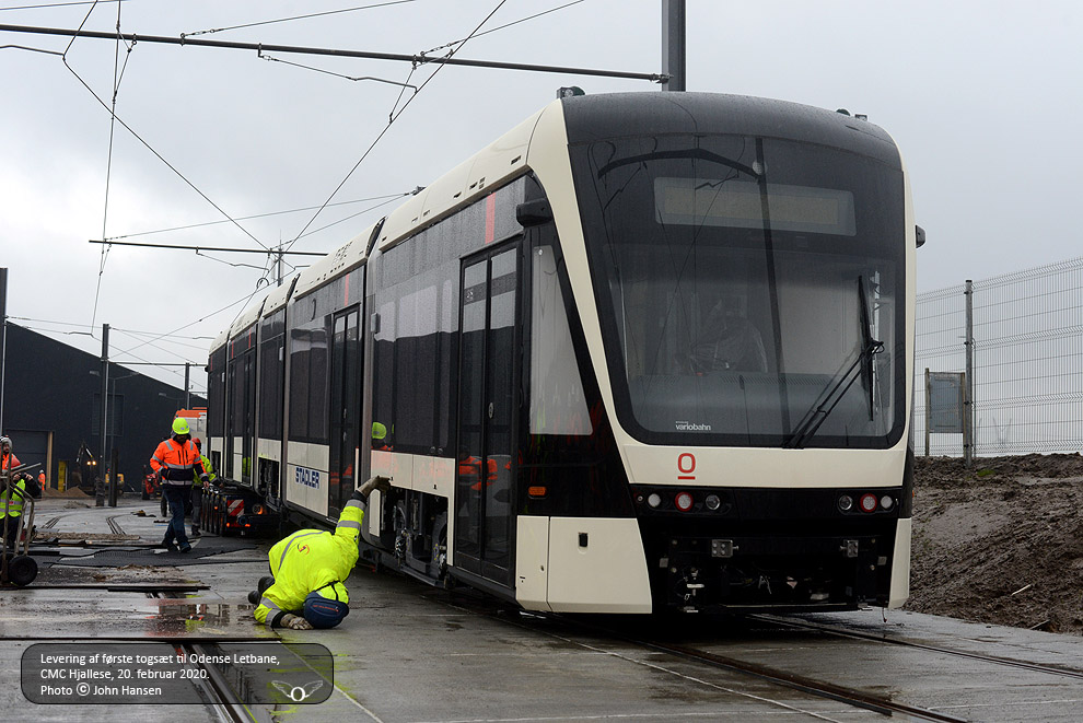 Bogier tjekkes ved levering af første togsæt til Odense Letbane