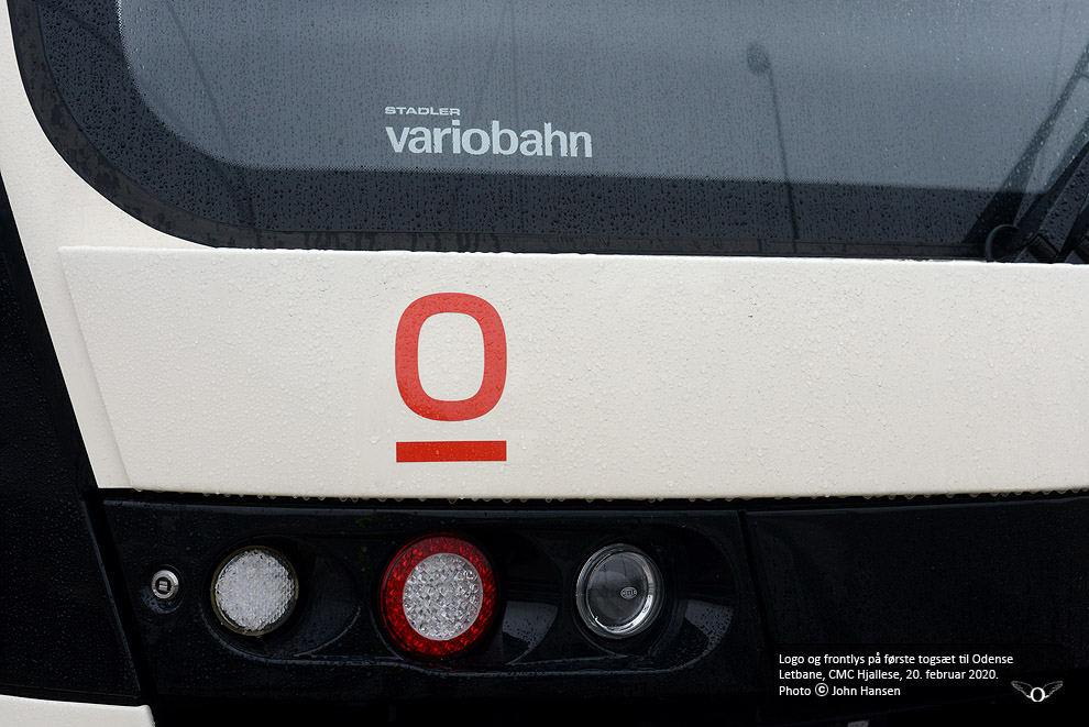 Logo og frontlys på første togsæt til Odense Letbane