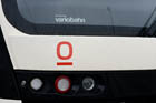 Logo og frontlys på første togsæt til Odense Letbane
